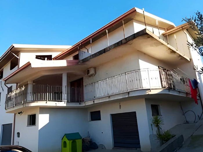 Casa con 6 locali in vendita in Contrada Castello Luzzi CS Italia, Luzzi