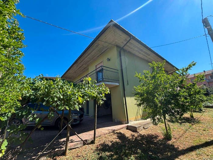 Casa quadrilocale in vendita in Via Egidio Carella, Pianello Val Tidone