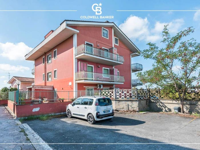 Appartamento trilocale in vendita in Via Colle Fiorito, Pavona, Castel Gandolfo