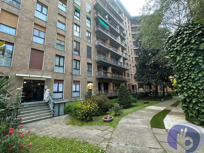Appartamento quadrilocale in vendita in Via Lorenteggio, Giambellino, Milano