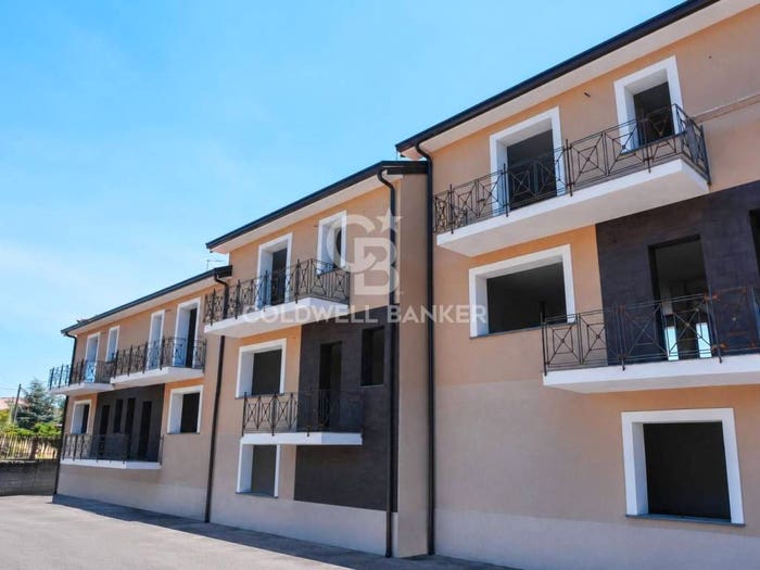 Casa quadrilocale in vendita in via Mons Pennisi angolo via della resistenza, Centro, Pedara