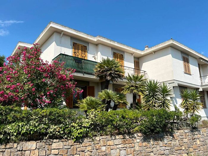 Appartamento trilocale in vendita in Via dei Colli, Via Romana, Bordighera