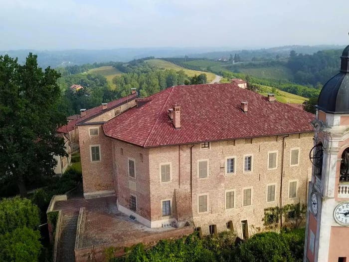 Casa con 6 locali in vendita in Piazza Piemonte, Roatto