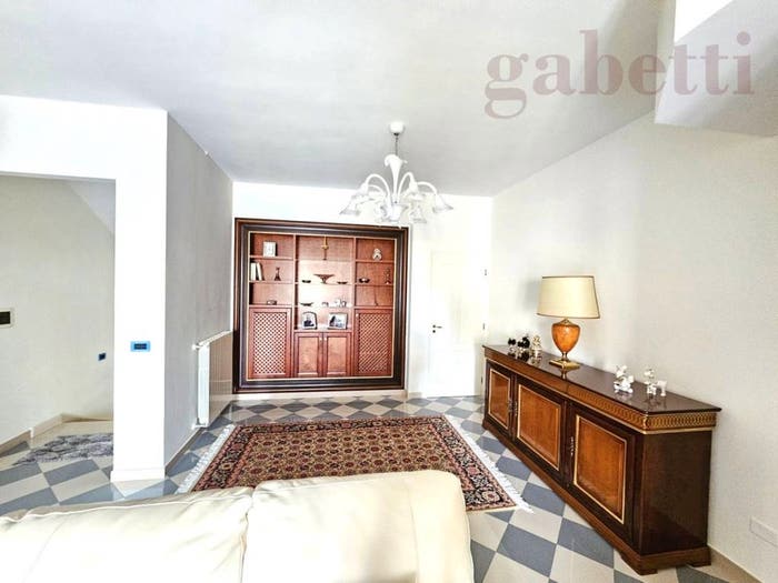 Appartamento con 6 locali in vendita in Via Menga ang via Verdesca, Copertino