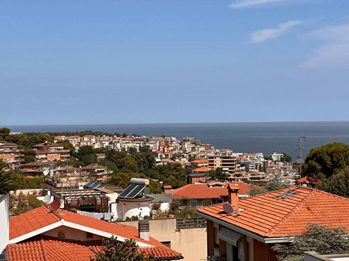 Appartamento quadrilocale in vendita in Via Salvolini, Baraccola Aspio, Ancona