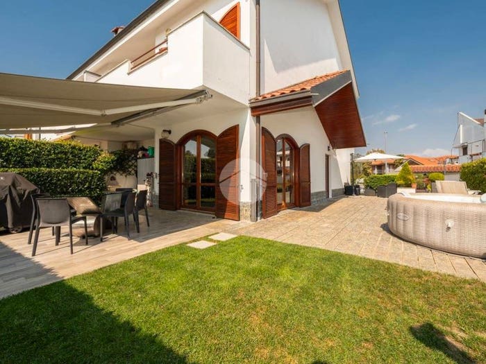 Casa con 5 locali in vendita in Via alessandro lamarmora, San Gillio