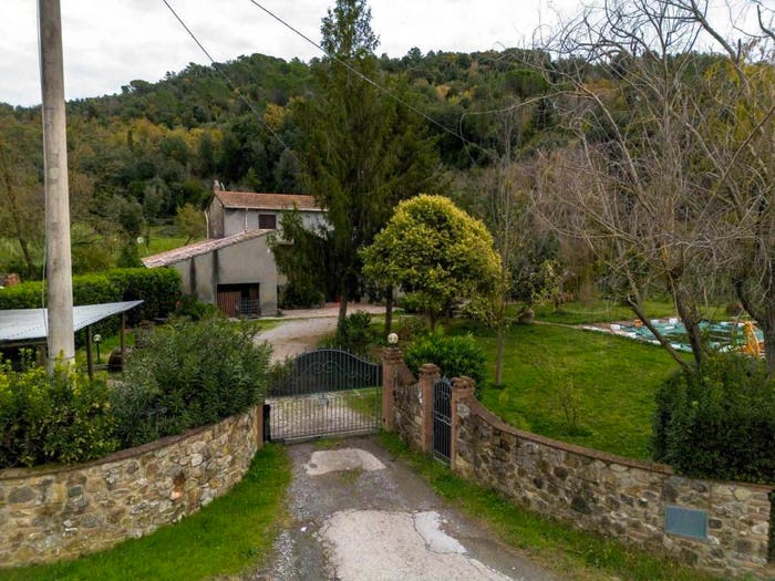 Casa con 5 locali in vendita in Riparbella
