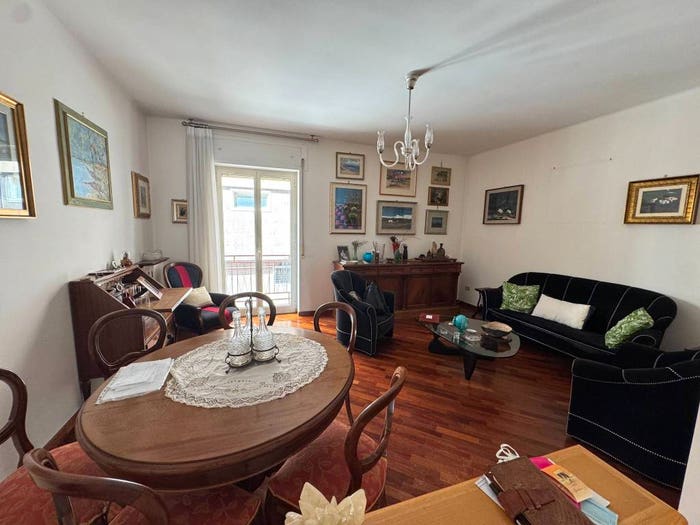 Appartamento trilocale in vendita in Via Cesare Battisti, Putignano