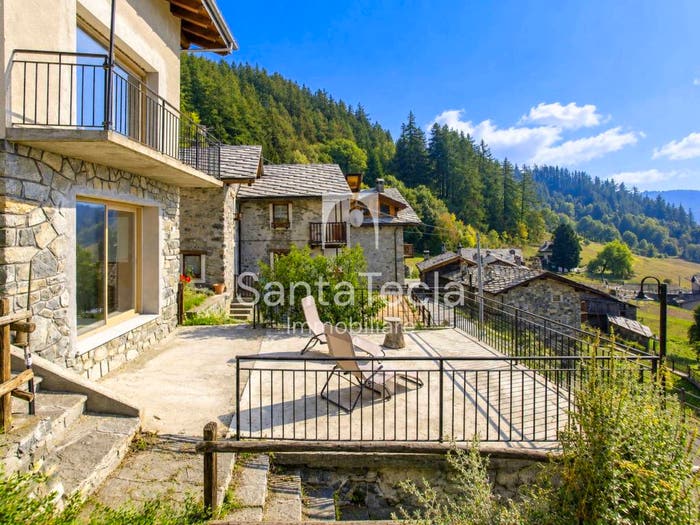 Casa quadrilocale in vendita in Frazione Sommarese, Eresaz Sommarèse, Emarèse