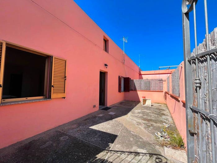 Appartamento con 6 locali in vendita in Via Luigi Einaudi, Centro, Pula