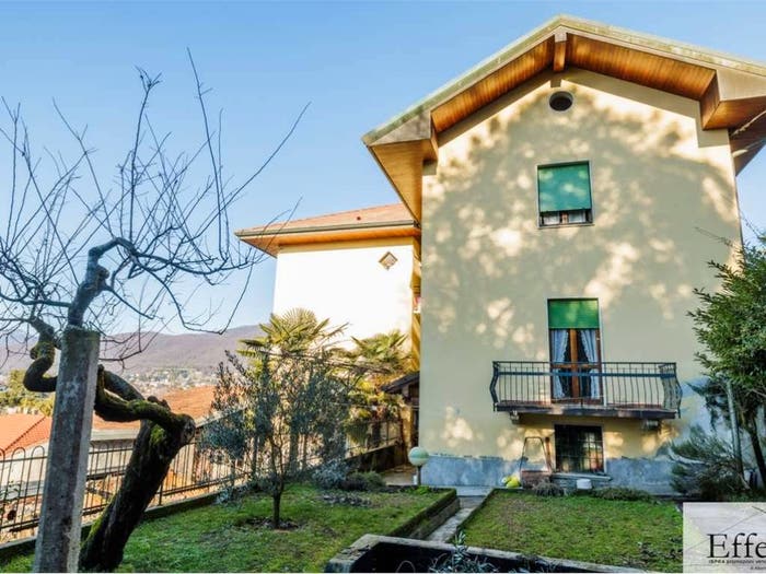 Casa con 6 locali in vendita in Via Giuseppe Mazzini, Centro, Biandronno
