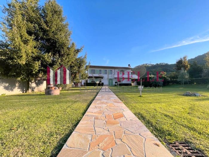 Casa con 6 locali in vendita in Camaiore Paese, Camaiore