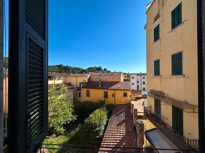 Appartamento quadrilocale in vendita in Via Cucchiari, Centro, Carrara