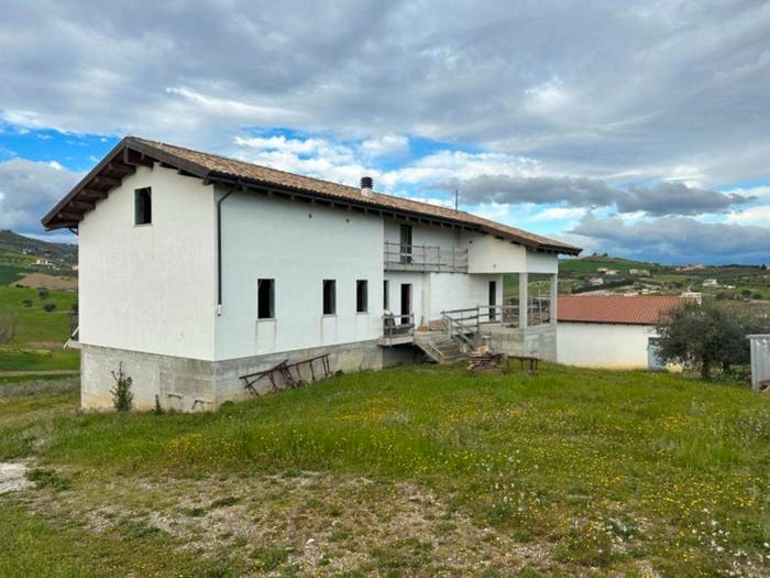 Casa con 5 locali in vendita in Contrada Costa del Molino, Pineto