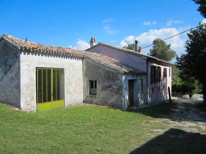 Casa con 6 locali in vendita in Contrada Pianaccio, Mondavio