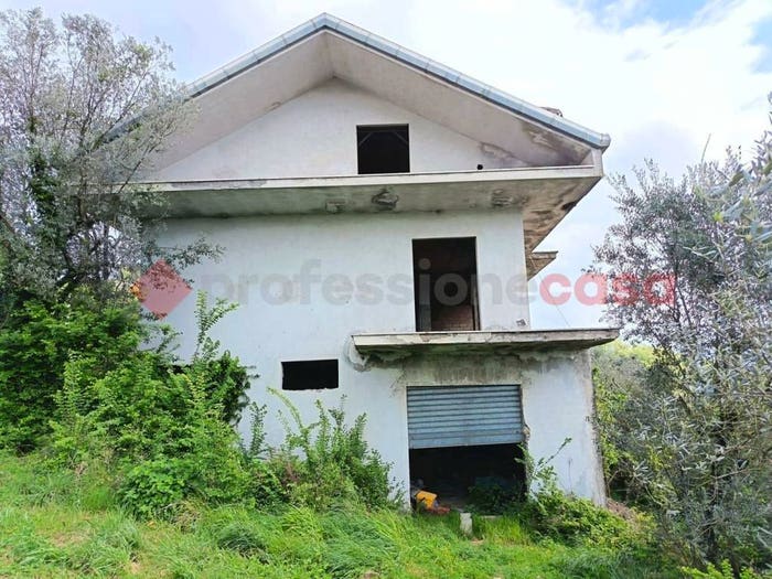 Casa con 6 locali in vendita in Via Vignola snc, Anagni
