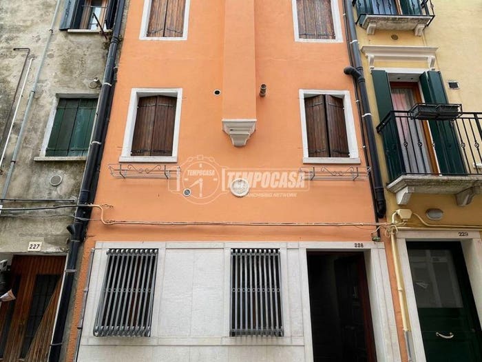 Casa con 6 locali in vendita in Calle Fattorini, Centro Storico, Chioggia