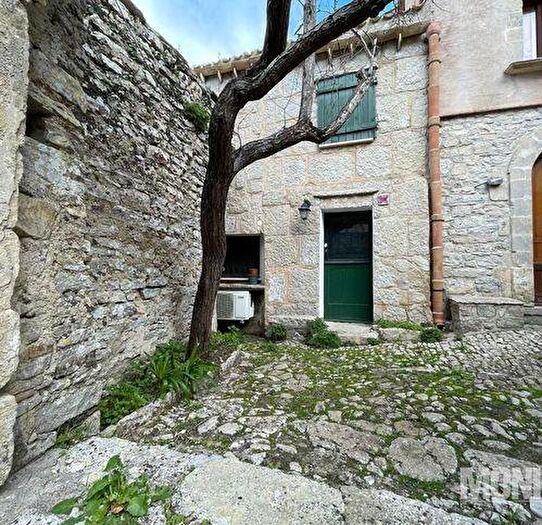 Appartamento trilocale in vendita in Via Chiaramonte, Erice