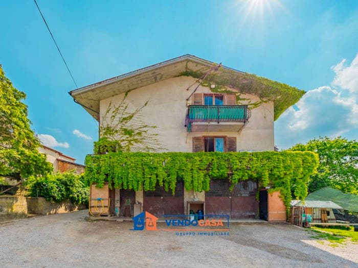 Casa con 6 locali in vendita in Borgata San Bartolomeo, Clavesana