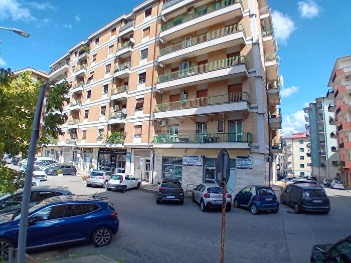 Appartamento quadrilocale in vendita in Via Marconi, Panebianco Tribunale, Cosenza