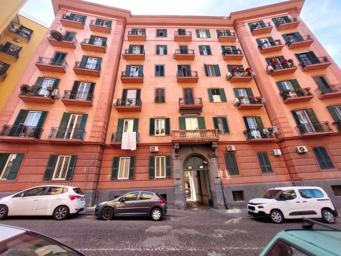 Appartamento con 5 locali in vendita in Via Giacinto Gigante, Arenella, Napoli