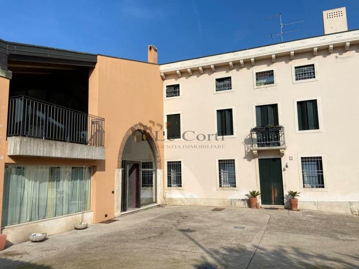 Casa con 6 locali in vendita in Centro, Lonigo