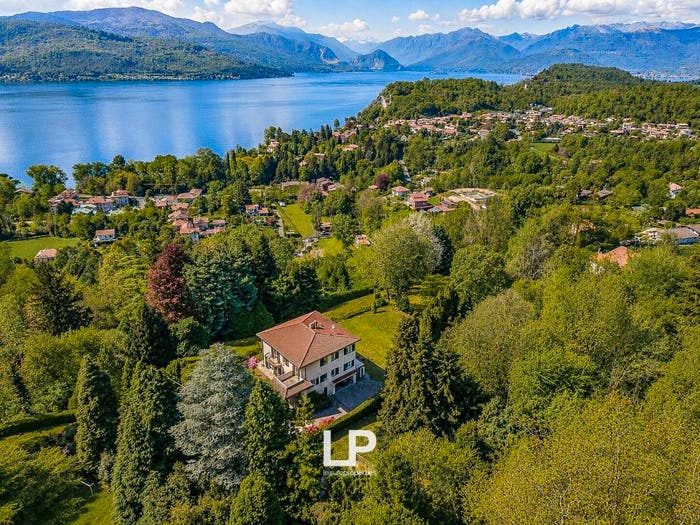 Casa con 6 locali in vendita in Via Madonnina, Leggiuno