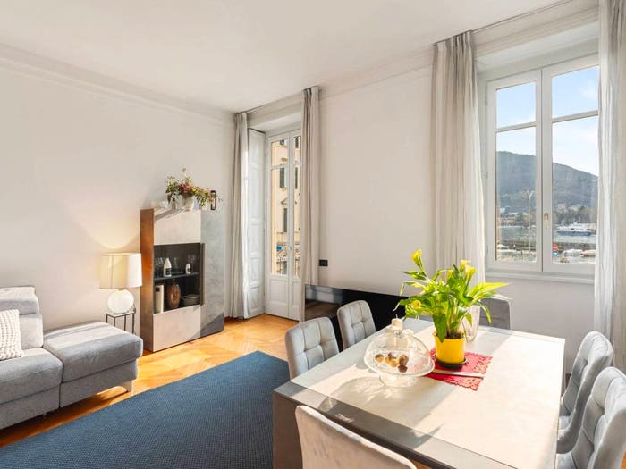 Appartamento quadrilocale in vendita in Piazza Giacomo Matteotti, Sant'Agostino, Como
