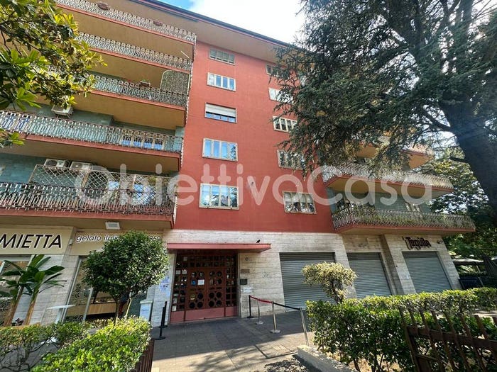 Appartamento con 6 locali in vendita in Piazza Pitesti, Stadio, Caserta