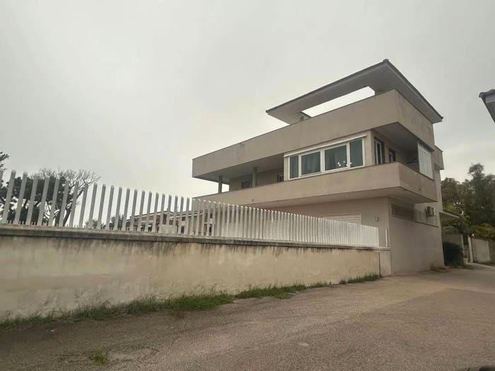 Casa con 6 locali in vendita in Via Napoli No Number, Castel Volturno