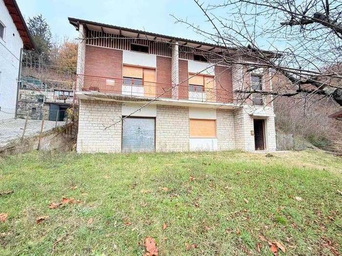 Casa con 6 locali in vendita in Centro Abitato Pianello, Pianello, Cagli