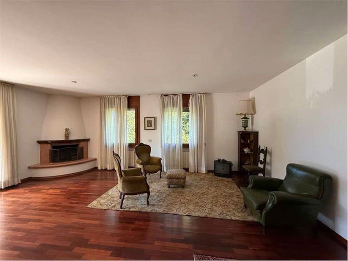 Casa con 6 locali in vendita in Via dei Sandron, Centro, Montebelluna