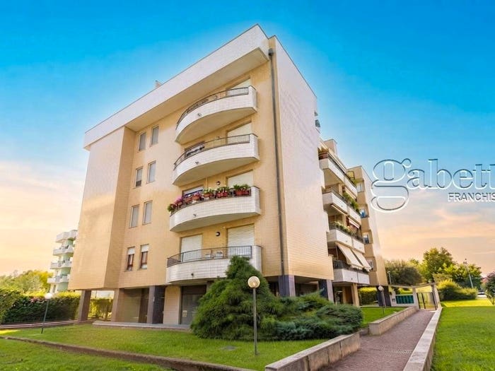 Appartamento trilocale in vendita in Via Sant'Anna, Centro, Nerviano