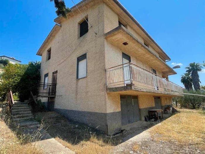 Casa con 6 locali in vendita in Aragona