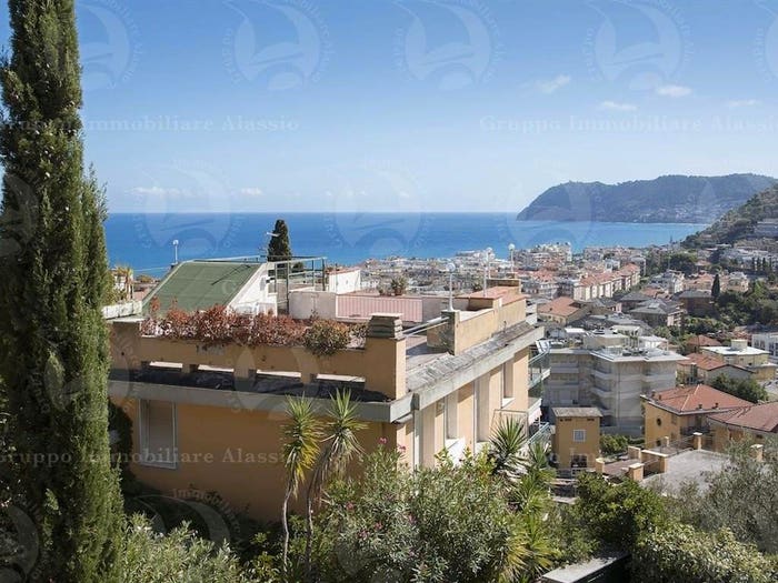 Appartamento trilocale in vendita in Via Adelasia, Collina Centrale Parco Fuor del Vento, Alassio