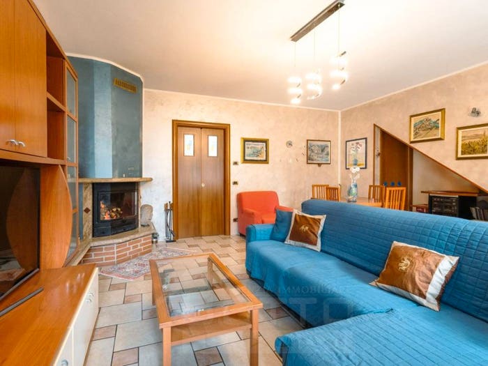 Casa con 6 locali in vendita in Via Canova, Talonno, Invorio