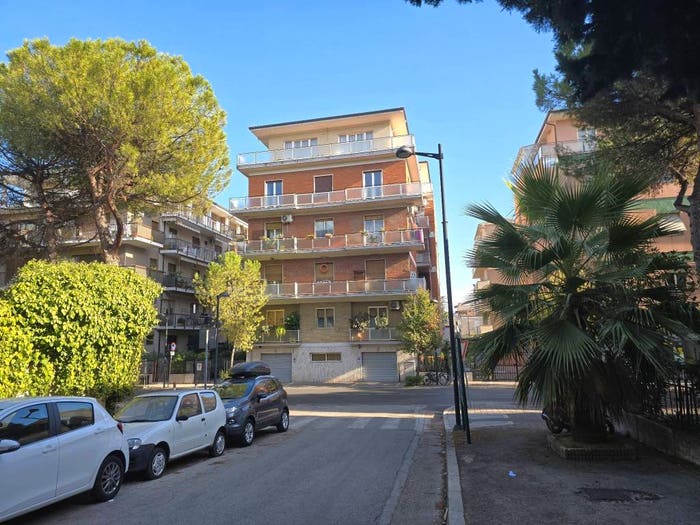 Appartamento quadrilocale in vendita in Via del Santuario, Colli Gesuiti, Pescara