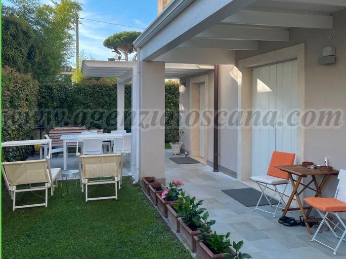 Casa con 6 locali in vendita in Cinquale, Montignoso