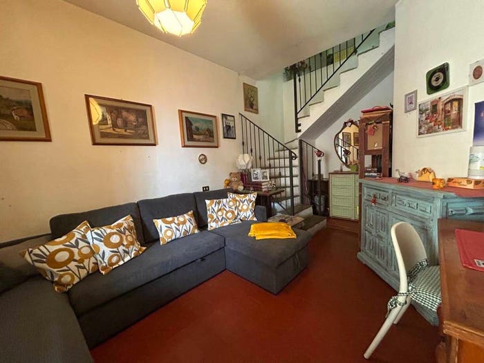 Casa con 6 locali in vendita in Podenzana