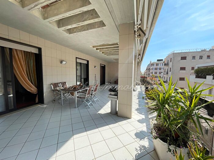 Appartamento con 5 locali in vendita in Via Isonzo, Foggia
