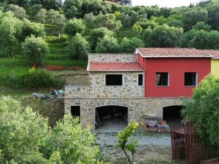 Casa quadrilocale in vendita in Regione Peirè, Civezza