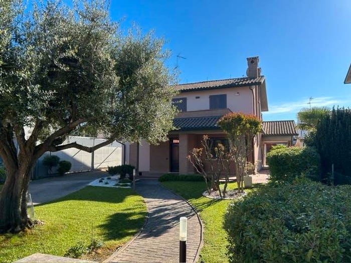 Casa con 6 locali in vendita in Fosso Ghiaia, Ravenna