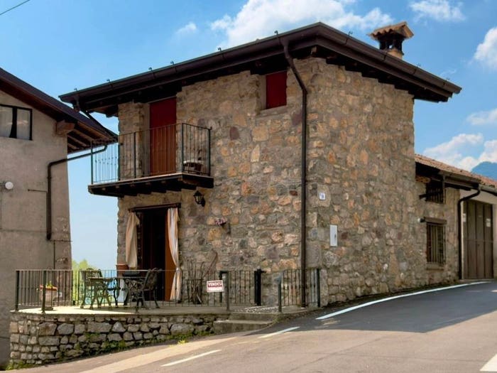 Casa trilocale in vendita in Via Navono, Pertica Alta