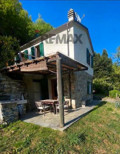 Casa trilocale in vendita in Via Fiume, Castiglione Chiavarese