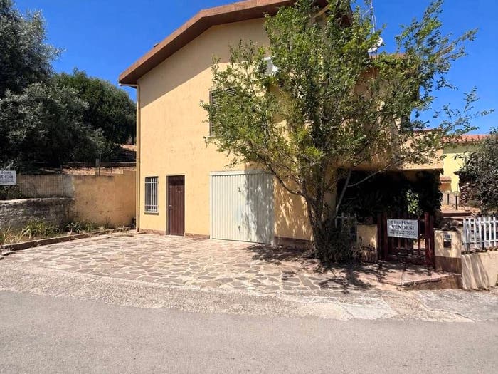 Appartamento con 5 locali in vendita in via La scalitta, Santa Maria Coghinas