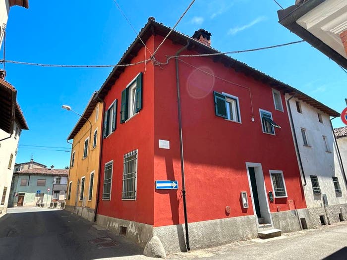 Casa quadrilocale in vendita in Via Camillo Benso di Cavour, Pasturana