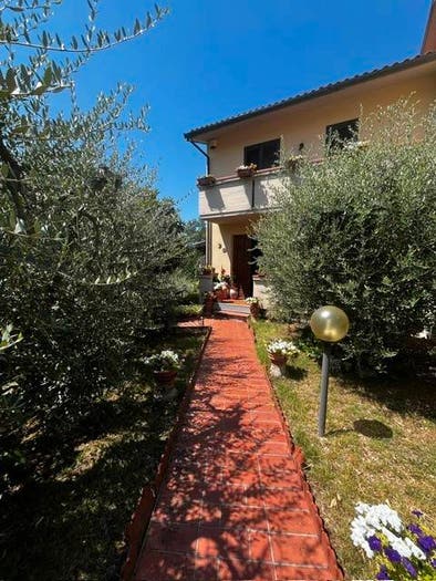 Casa con 6 locali in vendita in Via Tommaso Moro, Comeana, Carmignano