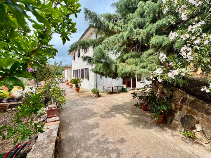 Casa con 6 locali in vendita in Rio Marina, Rio