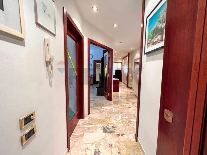 Appartamento con 6 locali in vendita in Centro, Matera