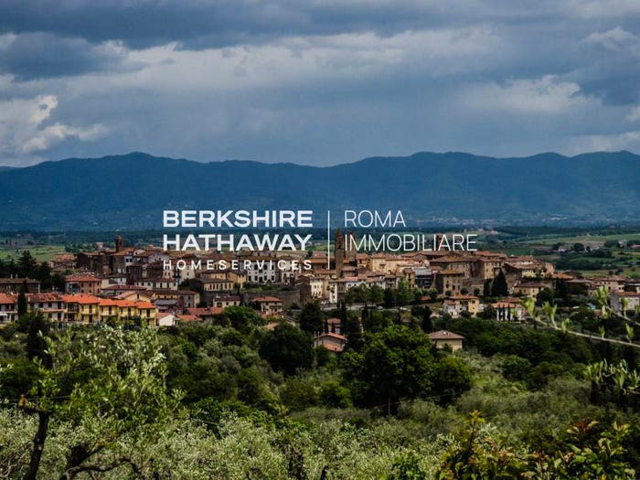 Casa con 6 locali in vendita in Viale Armando Diaz, Monte San Savino